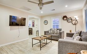Pet-Friendly Galveston Cottage Less Than 1 Mi To Beach!